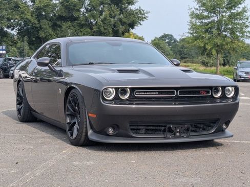 Used 2018 Dodge Challenger R/T Scat Pack RWD image 3
