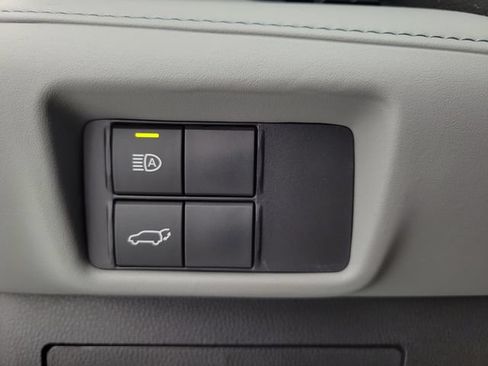 Used 2023 Toyota Highlander XLE FWD image 36