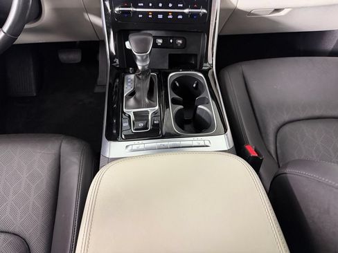 Used 2024 Kia Carnival EX FWD image 17