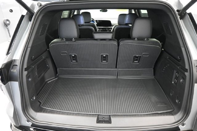 Used 2026 Chevrolet Traverse High Country w/ LPO, Floor Liner Package FWD image 19