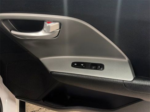 Used 2021 Kia Niro LX image 26