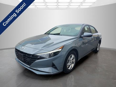 Used 2021 Hyundai Elantra SE FWD image 3