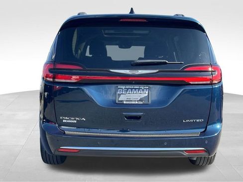Used 2023 Chrysler Pacifica Limited image 6