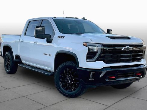 Used 2025 Chevrolet Silverado 2500 LT w/ Trail Boss Package AWD/4WD image 3