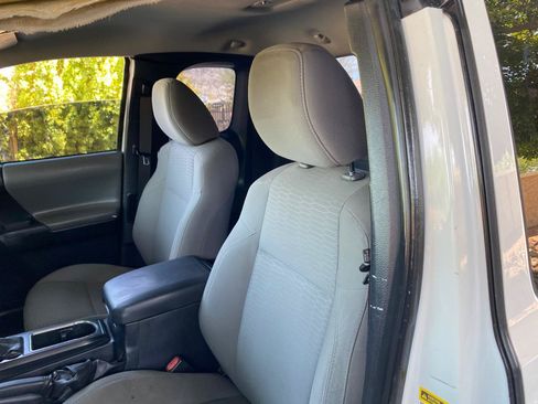 Used 2017 Toyota Tacoma 2WD Access Cab image 18