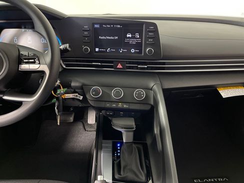 New 2026 Hyundai Elantra SE image 16