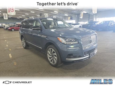 Used 2023 Lincoln Navigator Reserve AWD/4WD image 1
