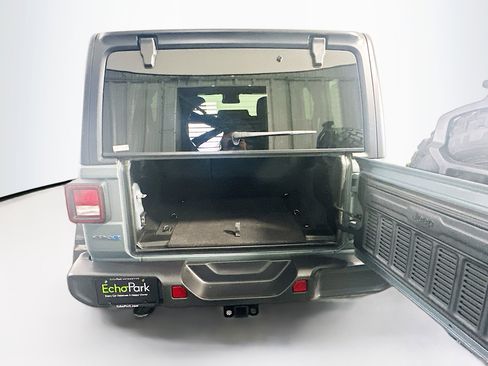 Used 2025 Jeep Wrangler Willys image 28