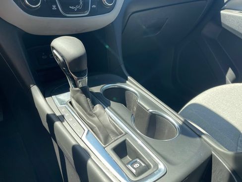 Used 2022 Chevrolet Equinox LS w/ LS Convenience Package FWD image 24