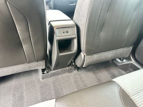 Used 2025 Chevrolet Trax LT w/ LT Convenience Package image 24