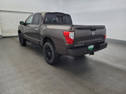 Used 2018 Nissan Titan SL image 5