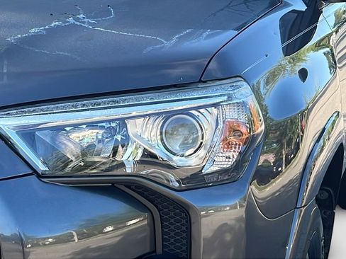 Used 2018 Toyota 4Runner SR5 AWD/4WD image 24