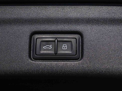 Used 2025 Audi Q6 e-tron Premium w/ Convenience Package image 36