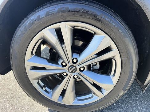 Certified 2023 Nissan Murano Platinum w/ Cargo Package FWD image 11