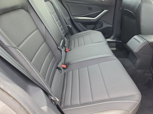 Used 2022 Volkswagen Jetta SE w/ Panoramic Sunroof Package FWD image 19