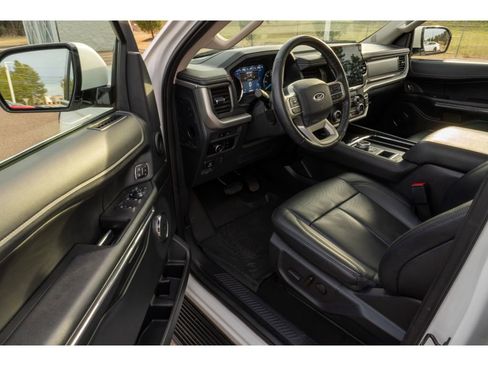 Used 2024 Ford Expedition Max XLT image 10