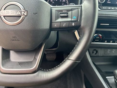 Used 2025 Nissan Rogue SV image 23