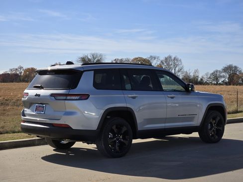 New 2025 Jeep Grand Cherokee L Altitude image 3