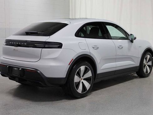 Certified 2025 Porsche Macan Electric image 9