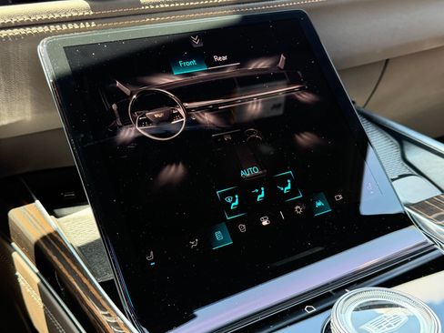Used 2026 Cadillac Escalade Luxury w/ Touring Package AWD/4WD image 32