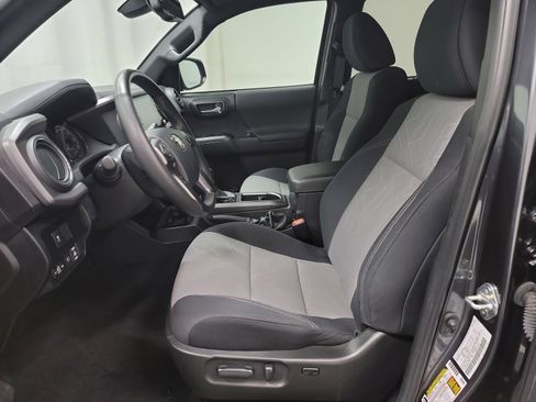 Used 2023 Toyota Tacoma TRD Off-Road image 12