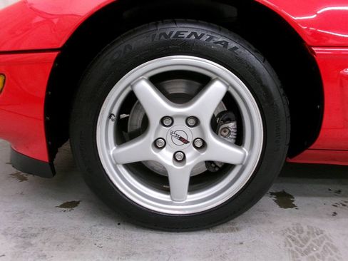 Used 1995 Chevrolet Corvette Convertible RWD image 3