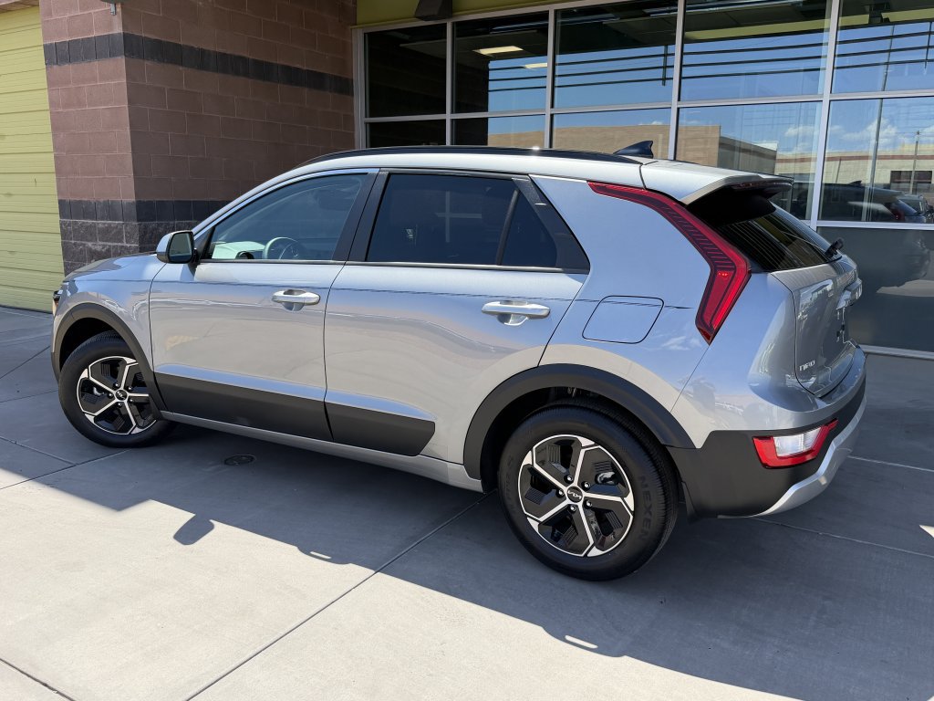 Used 2025 Kia Niro LX FWD image 5