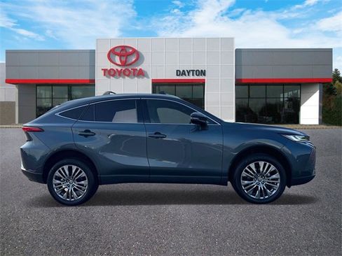 Used 2022 Toyota Venza XLE image 6