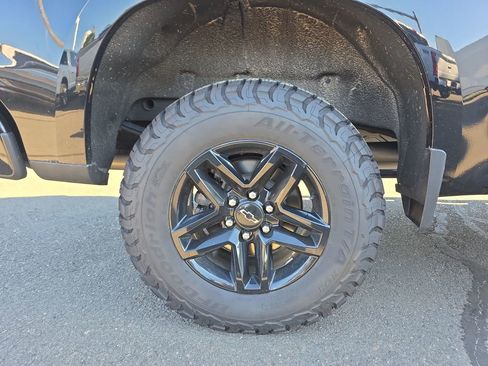 Used 2020 Chevrolet Silverado 1500 LT Trail Boss w/ Midnight Edition AWD/4WD image 12