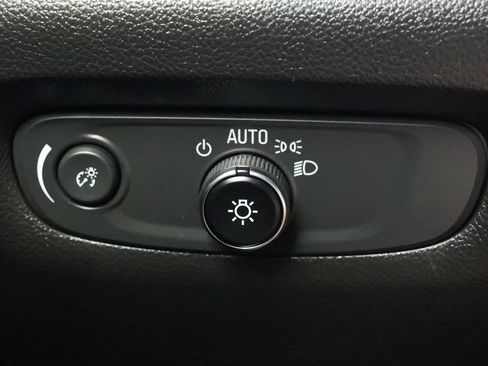 Used 2023 Chevrolet Traverse RS FWD image 27