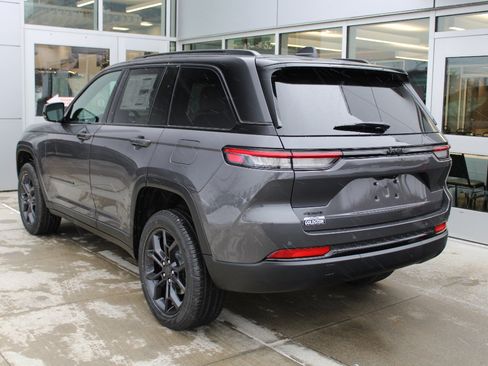 New 2025 Jeep Grand Cherokee Limited image 6