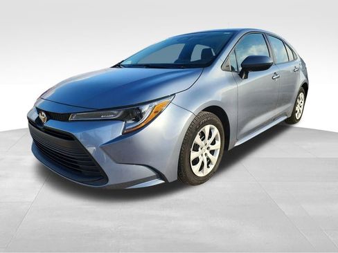 Used 2024 Toyota Corolla LE image 3
