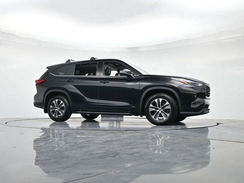 Used 2021 Toyota Highlander XLE image 34
