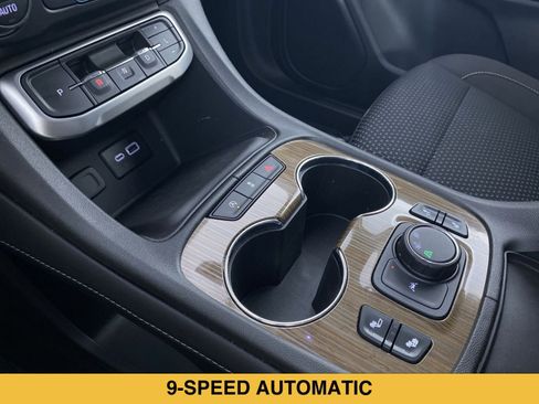 Certified 2023 GMC Acadia SLE w/ Driver Convenience Package FWD image 7
