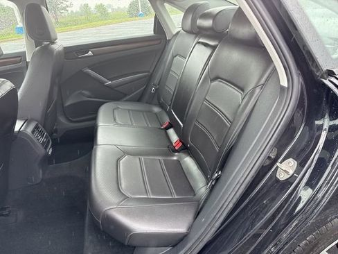 Used 2022 Volkswagen Passat 2.0T image 26