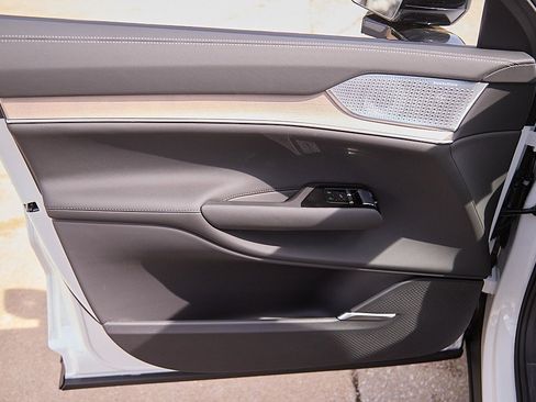 New 2025 Volvo EX90 Ultra image 10