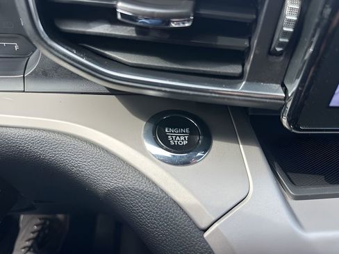 Used 2022 Ford Explorer XLT w/ Equipment Group 202A image 22