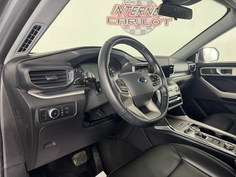 Used 2022 Ford Explorer XLT w/ Equipment Group 202A AWD/4WD image 10