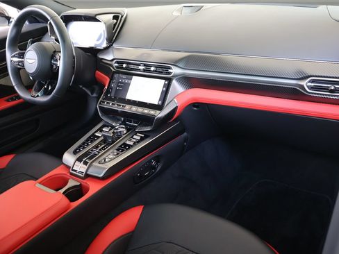 Used 2025 Aston Martin Vanquish RWD image 16