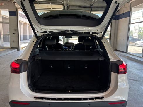Used 2025 Mercedes-Benz GLA 250 4MATIC image 32
