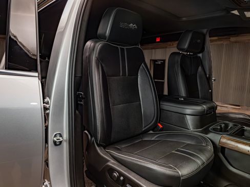 Used 2022 Chevrolet Silverado 2500 High Country w/ Technology Package image 30