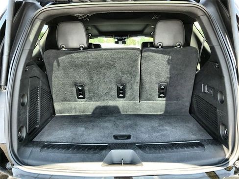 Used 2024 GMC Yukon SLT w/ SLT Premium Package image 24