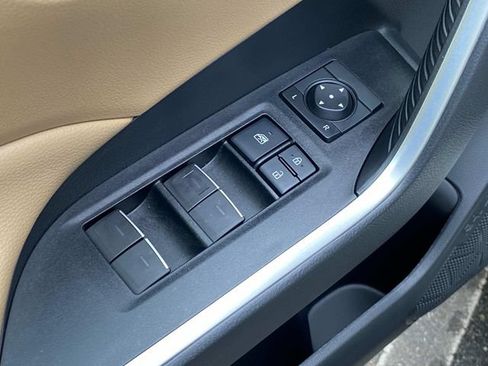 Used 2022 Toyota RAV4 XLE FWD image 13