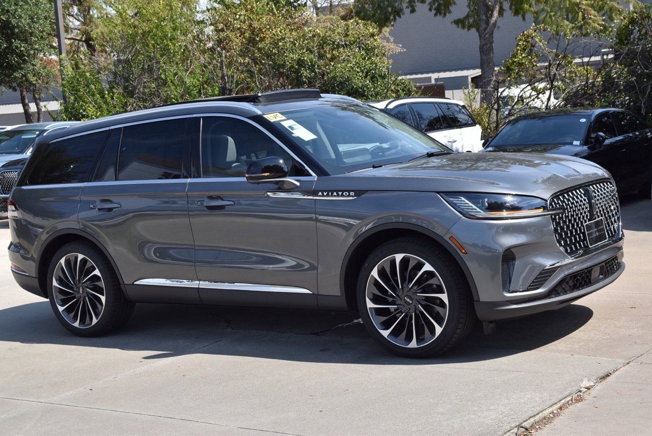 New 2027 Lincoln Aviator Reserve AWD/4WD image 4