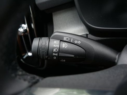 Used 2026 Volvo XC40 B5 Plus AWD/4WD image 19