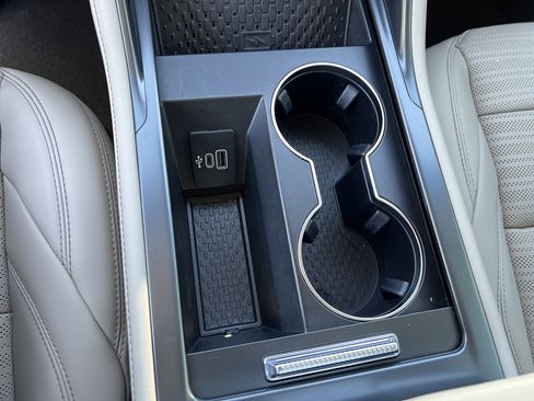 Certified 2025 Lincoln Nautilus Reserve image 22