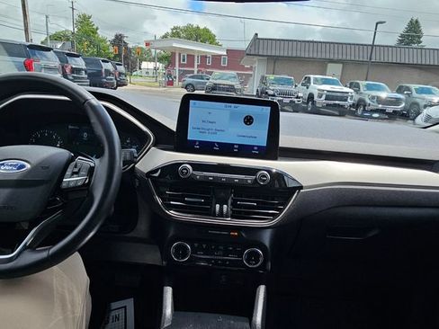 Used 2022 Ford Escape SEL AWD/4WD image 16