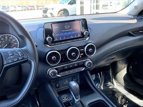 Used 2025 Nissan Sentra S image 7