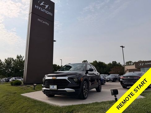 Used 2025 Chevrolet TrailBlazer LT FWD image 1
