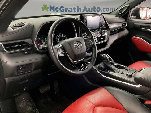 Used 2021 Toyota Highlander XSE AWD/4WD image 18